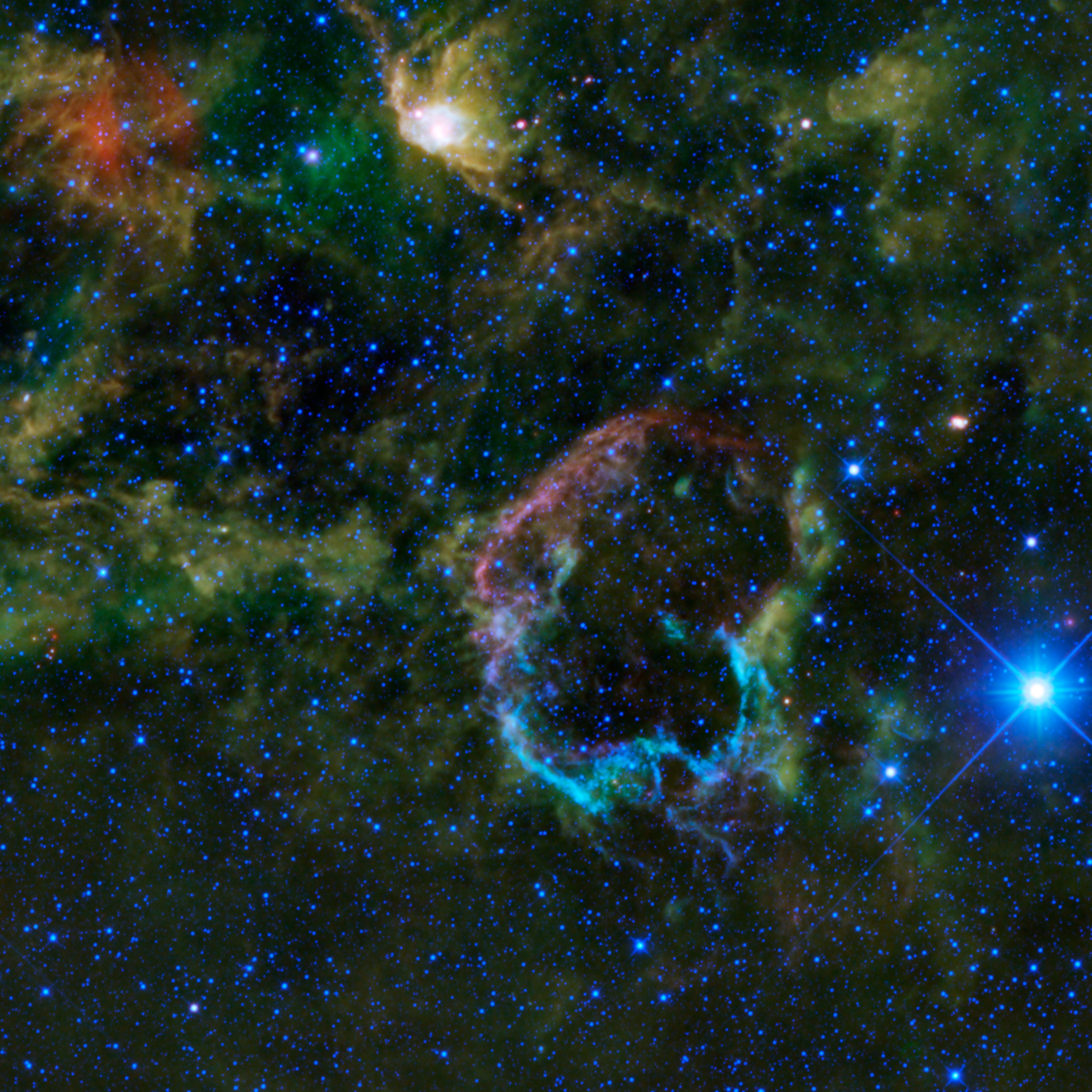 Телескоп WISE сфотографировал космические диковины